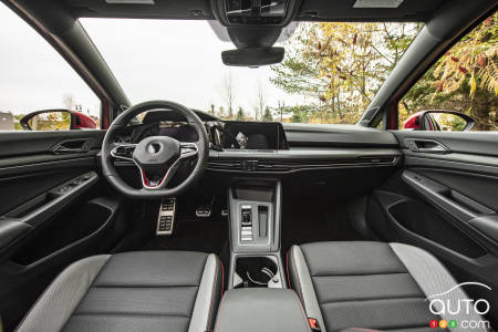 Volkswagen Golf GTI 2022, interior